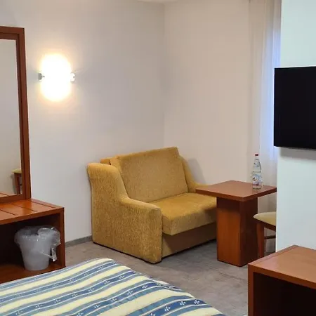 Drive In Hotel 3*