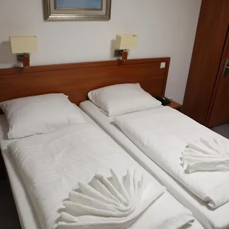 M-a-s-hotel Estugarda