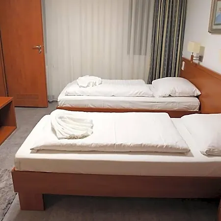 M-a-s-hotel