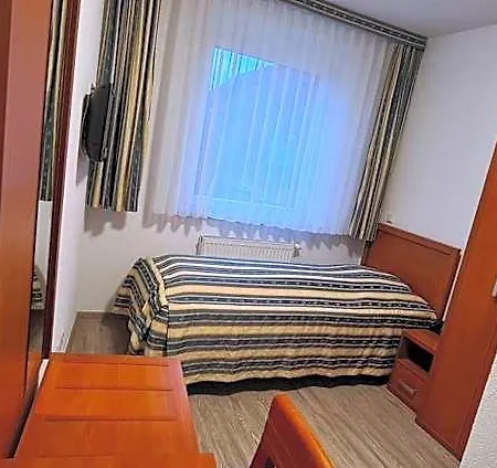 M-a-s-hotel Estugarda