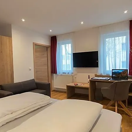 M-a-s-hotel Estugarda