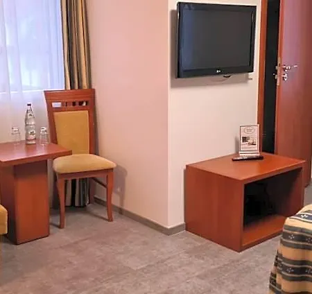 M-a-s-hotel Estugarda