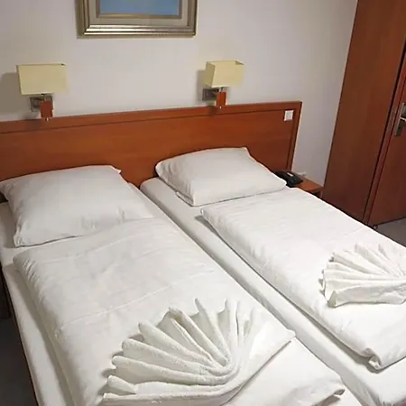 M-a-s-hotel